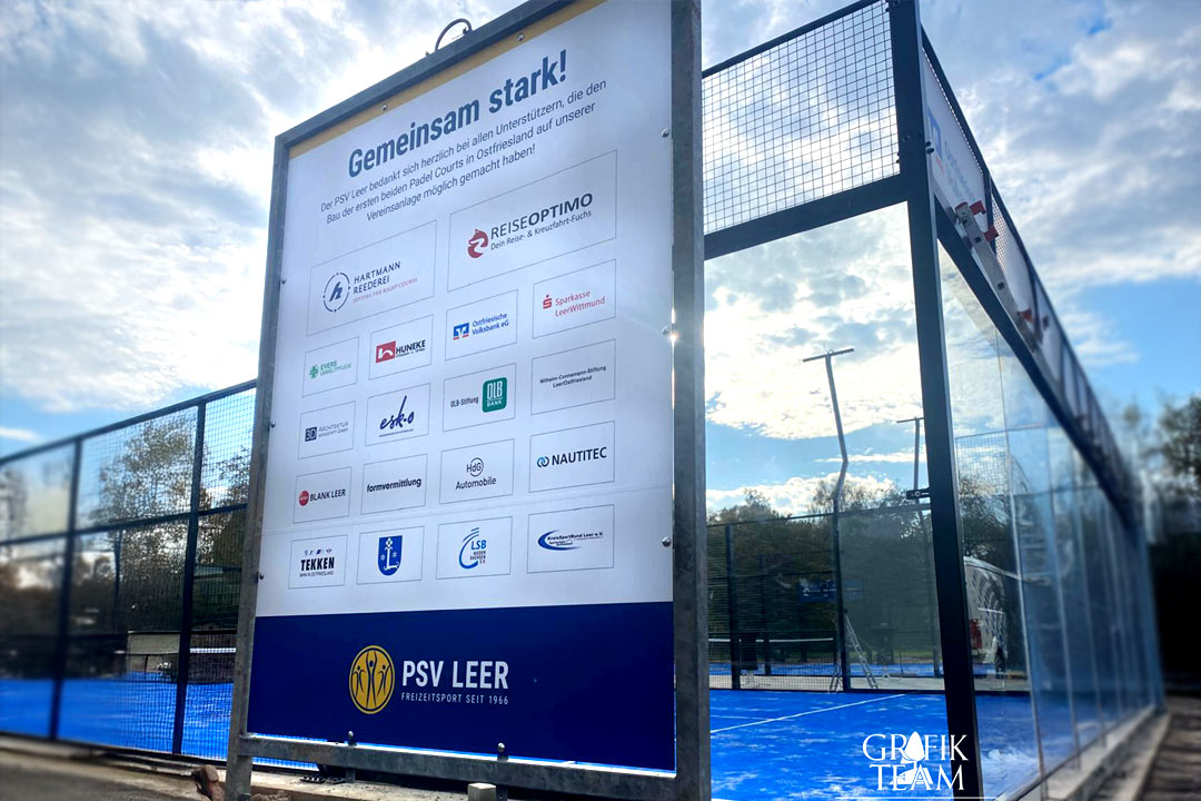 Beschilderung mit Logos