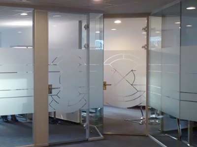 Tür und Scheibenbeklebung mit Glasdecorfolien